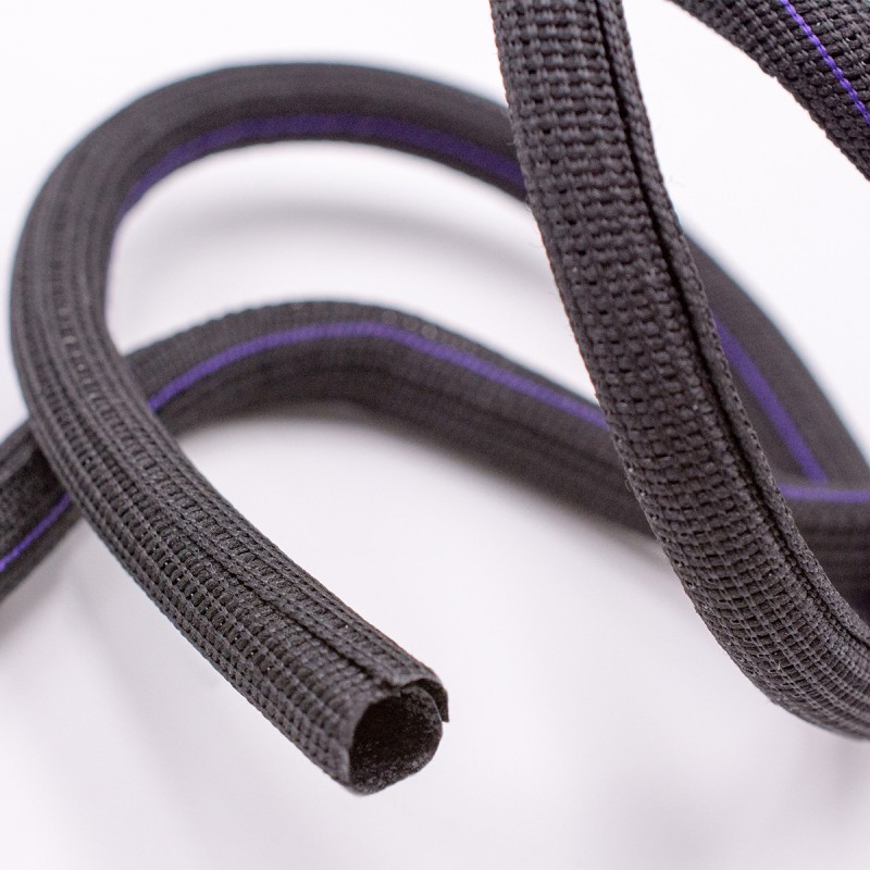 Gaine textile auto-refermable pour la protection des câblages